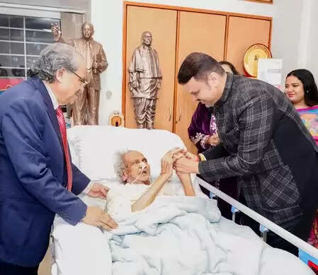 मशहूर मूर्तिकार राम सुतार का निधन, सीएम फडणवीस का अनुरोध- राजकीय सम्मान के साथ हो अंतिम संस्कार