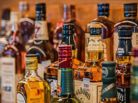 बिहार में शराबबंदी कानून का सख्ती से पालन, 10 साल में 11.37 लाख से अधिक केस दर्ज