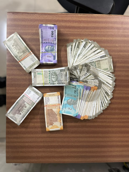 आंध्र प्रदेश: एंटी करप्शन ने ट्रांसपोर्ट अधिकारियों को अवैध वसूली करते पकड़ा, 2.5 लाख से अधिक नकद जब्त