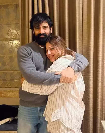 अदिति मलिक ने पति के साथ मनाई शादी की सालगिरह, शेयर की अनप्लान्ड सेलिब्रेशन की झलकियां