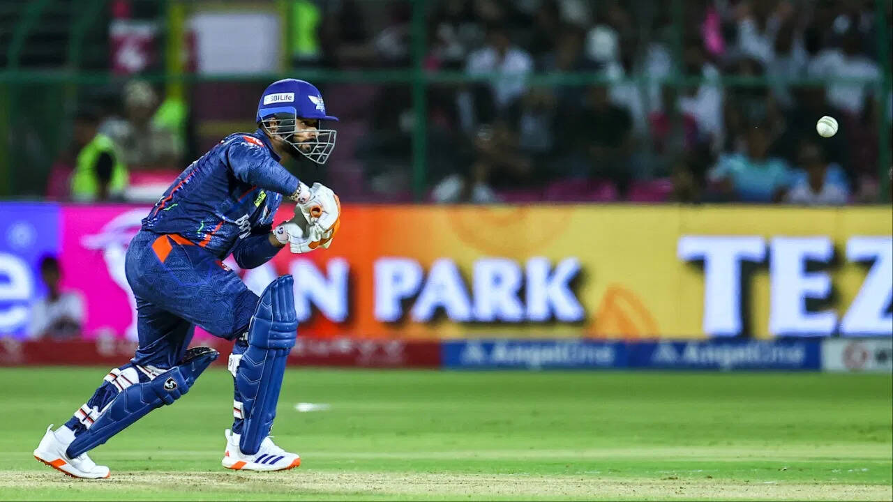 ऋषभ पंत का एक रन की कीमत 24.50 लाख रुपये, इस मामले में बार बार फेल हो-होकर जेब में पड रहा घाटा