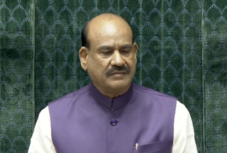 विपक्ष के हंगामे के कारण लोकसभा की कार्यवाही दोपहर 2 बजे तक स्थगित
