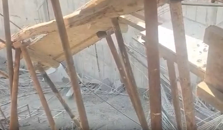 दिल्ली के बवाना में निर्माणाधीन फैक्ट्री का लेंटर गिरा, कई मजदूर घायल