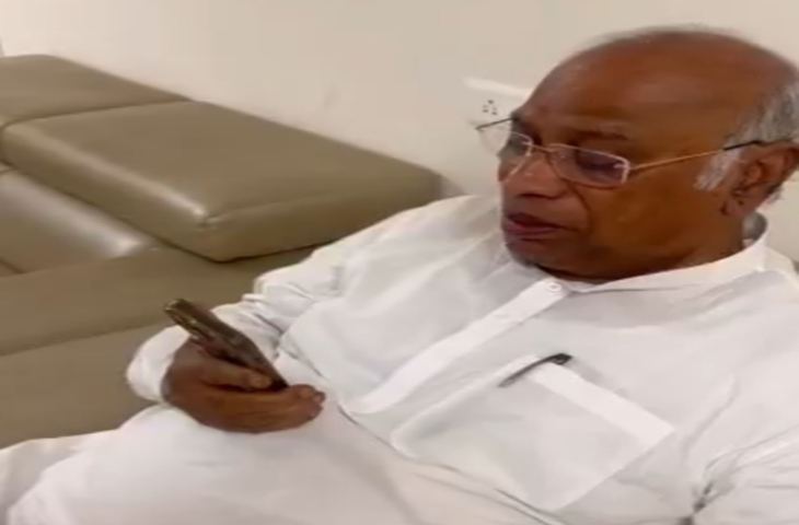 अहमदाबाद विमान हादसा : मल्लिकार्जुन खड़गे ने पूर्व सीएम विजय रूपाणी के परिवार से फोन पर की बात