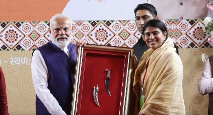 गुजरात के जामनगर में पीएम मोदी का भव्य स्वागत, जनसभा को किया संबोधित