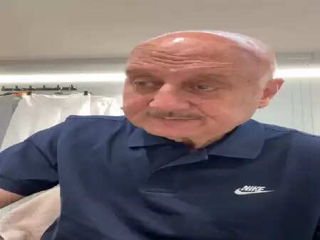 कश्मीरी हिंदुओं के पलायन दिवस पर भावुक हुए अनुपम खेर, घटना से जुड़ी बुरी यादों को किया उजागर