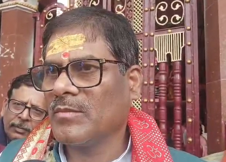 बिहार : गरीबनाथ धाम पहुंचे मंत्री प्रमोद चंद्रवंशी ने लिया बाबा का आशीर्वाद, कहा- फूहड़ गाना बर्दाश्त नहीं