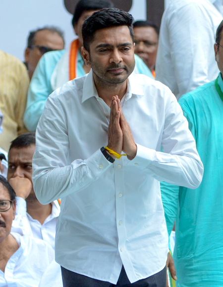 बैंक कर्मचारी केवाईसी दस्तावेजों पर हस्ताक्षर करवाने के लिए अभिषेक बनर्जी के घर जाएंगे: हाई कोर्ट