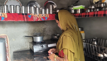 प्रधानमंत्री उज्ज्वला योजना से महिलाओं को राहत, धुएं से मुक्ति के साथ खाना बनाना हुआ आसान