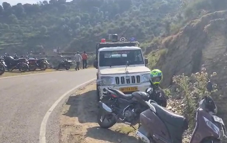 हिमाचल प्रदेश के चंबा जिले में एसयूवी खाई में गिरी, तीन महिलाओं समेत 7 की मौत