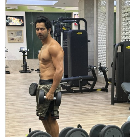 'उम्र कोई भी हो, जिम में पसीना बहाना जरूरी', वरुण धवन ने दिया खास मैसेज