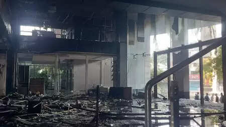 बांग्लादेश: द डेली स्टार और प्रोथोम अलो के दफ्तर पर हमला मामले में 17 अरेस्ट, 31 की हुई पहचान