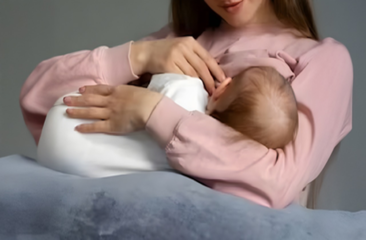 जन्म के बाद पहले घंटे में नवजात के लिए स्तनपान क्यों है जरूरी? जानिए फायदे