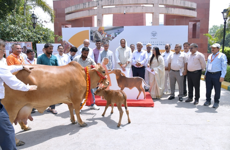 यूपी में ‘दुग्ध स्वर्ण महोत्सव 2026’ का आगाज, करोड़ों रुपए के निवेश प्रस्तावों पर एमओयू