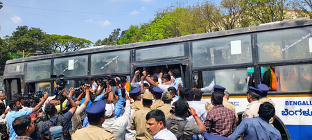 बेंगलुरु में भाजपा का विरोध प्रदर्शन, एआई समिट प्रोटेस्ट पर यूथ कांग्रेस से बिना शर्त माफी की मांग