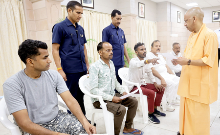 परेशान कतई न हों, हर उचित समस्या का निष्पक्षता से कराएंगे समाधानः मुख्यमंत्री योगी