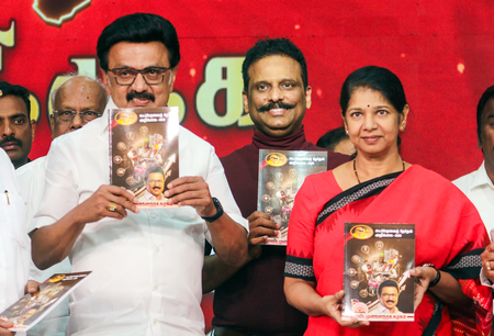 तमिलनाडु चनाव : डीएमके और एआईएडीएमके ने जारी किया चुनावी घोषणा पत्र