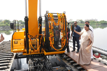 दिल्ली में ड्रेनों की सफाई के लिए आधुनिक मशीनों का इस्तेमाल शुरू, जलभराव से मिलेगी राहत