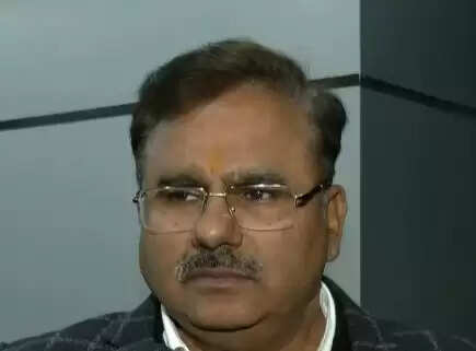 भाजपा के इशारे पर ओवैसी दूसरे राज्यों में चुनाव लड़ते हैं: आलोक शर्मा