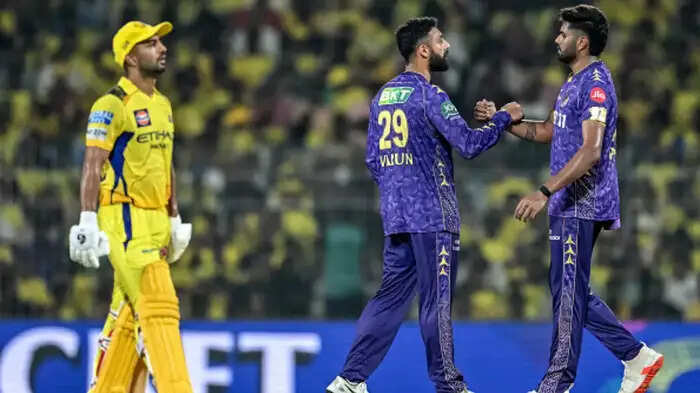 CSK vs KKR Highlights: एमएस धोनी के कप्तान बनते ही सीएसके की लुट गई दुनिया, इतने सालों में कभी नही हुआ ऐसा बुरा हाल