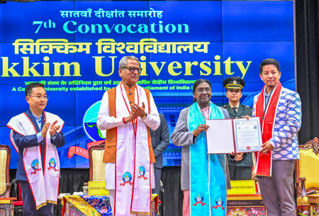 सिक्किम राष्ट्रीय समय सीमा से पहले पूर्ण साक्षर राज्य बना, राष्ट्रपति मुर्मु ने दी बधाई