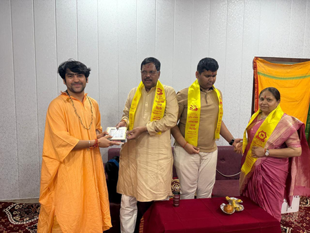 बागेश्वर धाम पहुंचे पूर्व सीजेआई गवई, धीरेंद्र शास्त्री के सामाजिक कार्यों की सराहना की