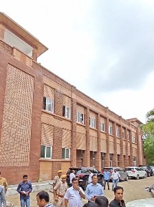 भाजपा नहीं चाहती जनता जागरूक हो, शिक्षा और ज्ञान से पार्टी को परहेज : अशोक गहलोत