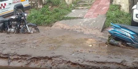 उत्तराखंड: चमोली में अतिवृष्टि बनी आफत, सड़कों और दुकानों में भरा मलबा और पत्थर