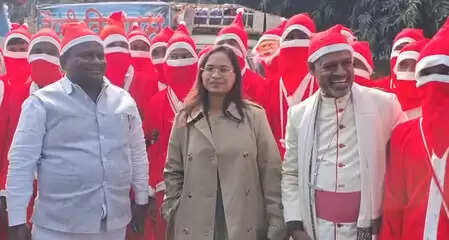 पलामू में क्रिसमस उत्सव यात्रा, मंत्री शिल्पी नेहा तिर्की बोलीं- प्रभु यीशु ने शांति, करुणा और प्रेम का दिया संदेश