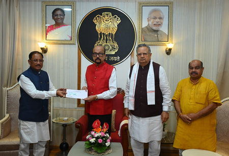 सीएम विष्णु देव साय ने राज्यपाल रमेन डेका से की भेंट, असम बाढ़ पीड़ितों के लिए 5 करोड़ रुपए की सहायता राशि सौंपी