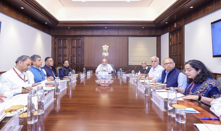 जनसांख्यिकीय बदलावों पर हाई लेवल कमेटी ने गृह मंत्री अमित शाह से मुलाकात की