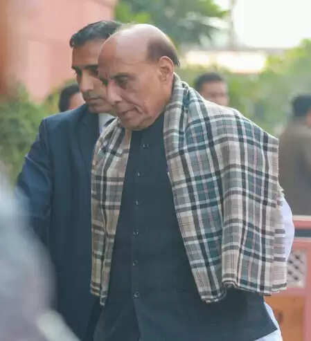 राजनाथ सिंह के नेहरू पर दिए बयान पर विपक्ष हमलावर, 'असल मुद्दों से ध्यान भटकाने' का आरोप लगाया