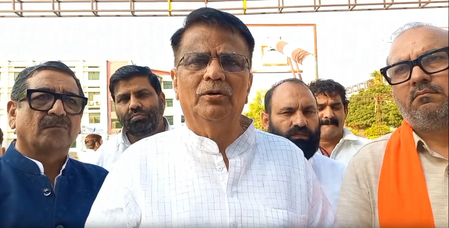 जमीनों के आसमान छूते दामों ने किसानों को भूमिहीन होने की कगार पर पहुंचाया: ओम प्रकाश धनखड़