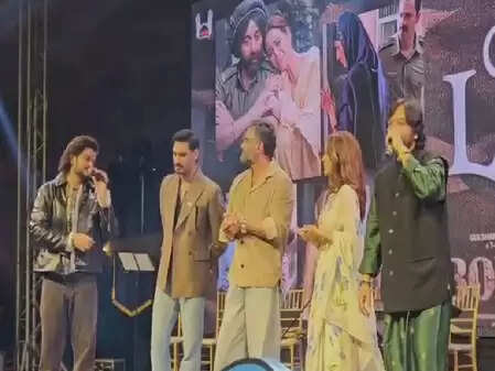 बॉर्डर-2 के 'जाते हुए लम्हें' सॉन्ग लॉन्च, भावुक हुए सुनील शेट्टी