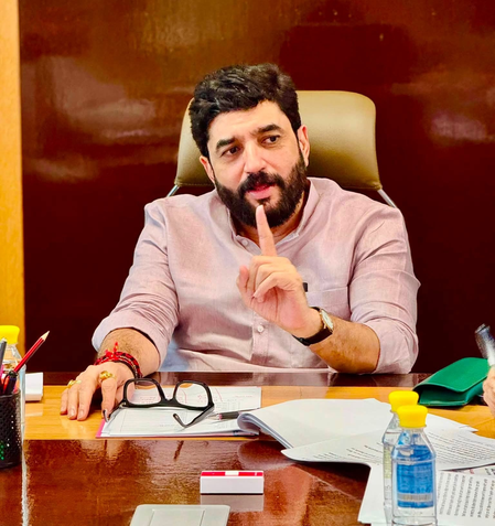 हवाई अड्डा संचालकों को एयरलाइन चलाने से नहीं रोकती कोई सरकारी नीति: सरकार