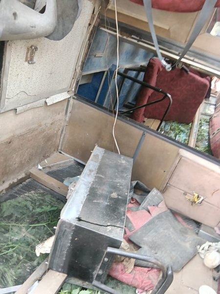 उत्तर प्रदेश : अलीगढ़ में स्कूली बस पलटी, कई बच्चे घायल