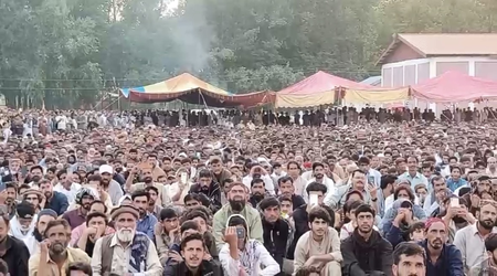 'पाकिस्तानी सेना ने दिए कश्मीरियों को हथियार', पीओजेके में पाकिस्तान का विरोध