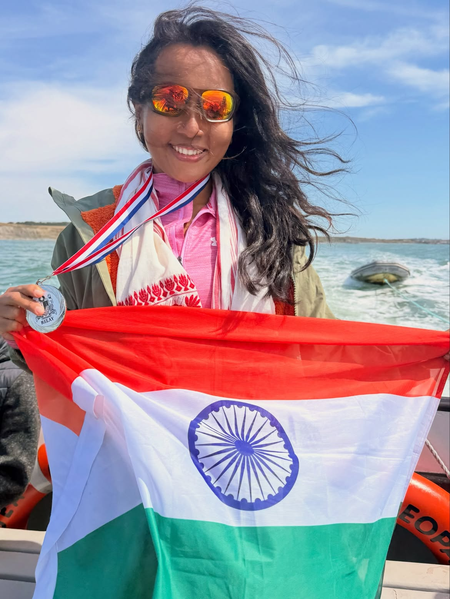 अंकिता कोंवर ने इंग्लिश चैनल रिले स्विम में इतिहास रचा, सपोर्ट के लिए पति मिलिंद सोमन का जताया आभार