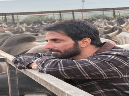 इंडस्ट्री से एकजुट होने की अपील : राजपाल यादव की मदद के लिए आगे आए सोनू सूद