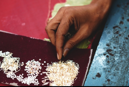 यूपी: ओडीओपी से जरी-जरदोजी को वैश्विक बाजार, सुरक्षा और सुशासन से तरक्की की रफ्तार तेज