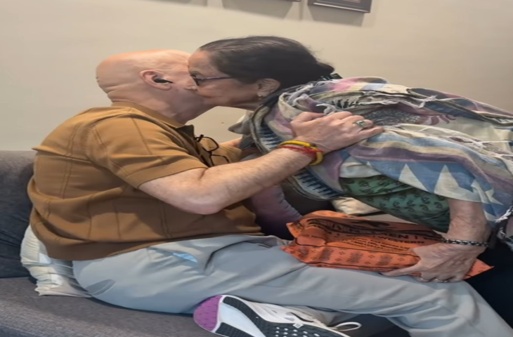 माता-पिता को महसूस न कराएं कि वे असहाय हैं, अनुपम खेर ने मां से मुलाकात का वीडियो किया शेयर