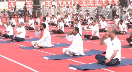 अंतरराष्ट्रीय योग दिवस: बिहार के कई जिलों में कार्यक्रम आयोजित, पटना में मुख्यमंत्री सम्राट चौधरी ने किया योगाभ्यास