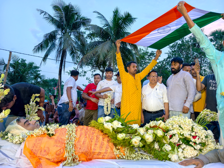 पश्चिम बंगाल: चंद्रनाथ रथ का पार्थिव शरीर पूर्वी मिदनापुर स्थित उनके आवास पर ले जाया गया