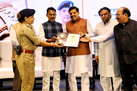 दूसरों को बचाने के लिए अपनी जान को जोखिम में डालती है पुलिस: सीएम मोहन यादव