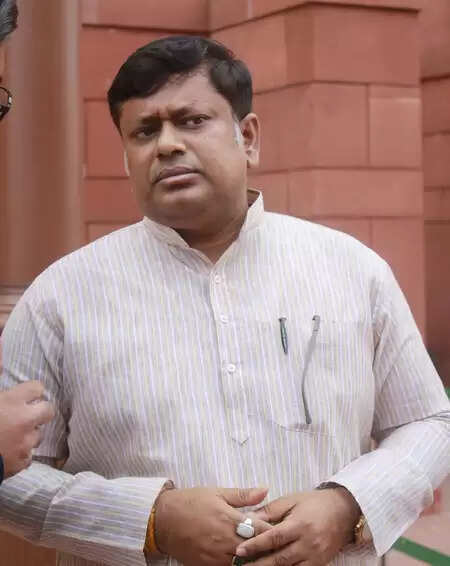 ममता बनर्जी का सख्त निर्देश, किसी भी अवैध घुसपैठिए के खिलाफ कोई कार्रवाई न की जाए : सुकांता मजूमदार