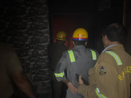 वैशाली के ग्रीन स्ट्रीट अपार्टमेंट में बंद फ्लैट में लगी भीषण आग, दमकल ने समय रहते पाया काबू, टला बड़ा हादसा