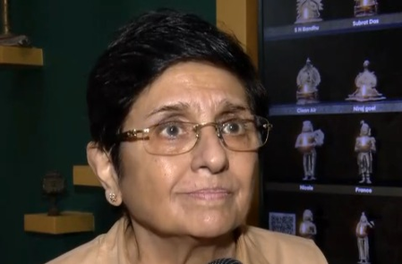 'सिर्फ सस्पेंशन नहीं, सुरक्षा में सेंध लगाने वाले स्टाफ को हटाया जाए,' प्रज्वल रेवन्ना की जेल सेल से मोबाइल मिलने पर बोलीं किरण बेदी