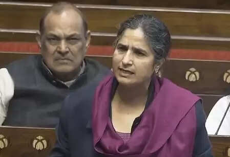 राज्यसभा में उठा प्रदूषण का मुद्दा, कांग्रेस सांसद बोलीं- डॉक्टर दे रहे हैं दिल्ली छोड़ने की सलाह