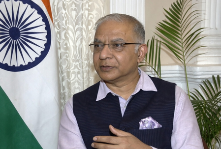 उपराष्ट्रपति के श्रीलंका दौरे का संदेश साफ, भारत अपने पड़ोसियों संग मजबूती से खड़ा: उच्चायुक्त संतोष झा (आईएएनएस इंटरव्यू)