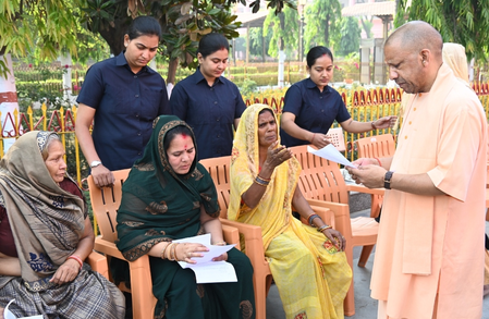 विशेष टीम गठित कर हो जमीनी विवादों का निस्तारण : मुख्यमंत्री योगी